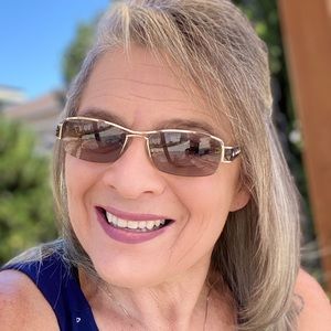 Meet your Posher, Debbie